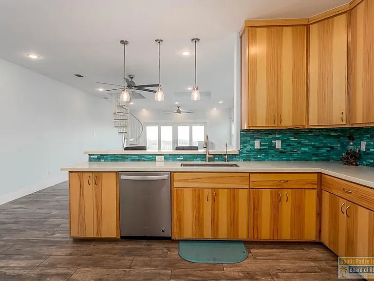 133 Oleander Dr — Photo 16