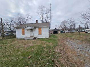 709 Burrell St, Carmi, IL 62821