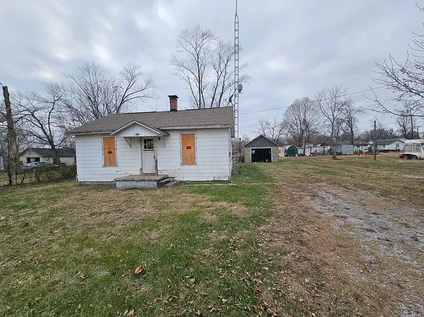 707 Burrell St, Carmi, IL 62821