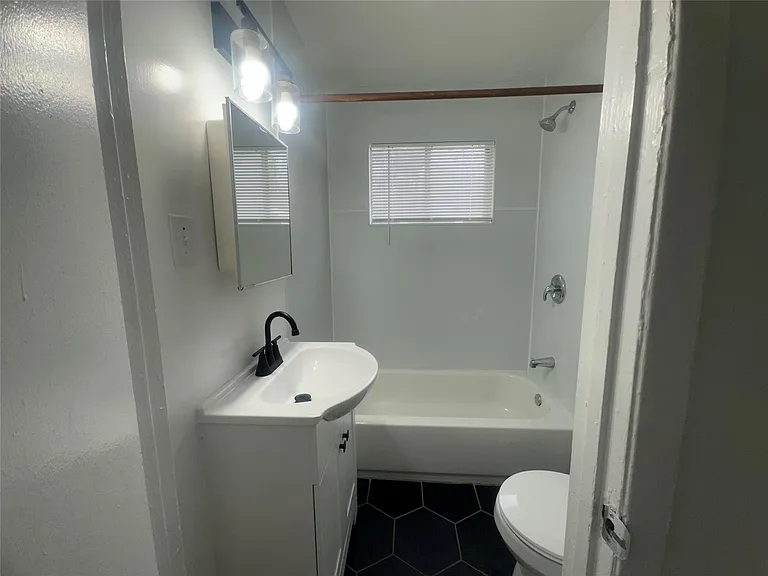 515 Margil St #517 — Photo 7