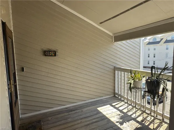 2325 Sea Shell Rd APT 304, Virginia Beach, VA 23451