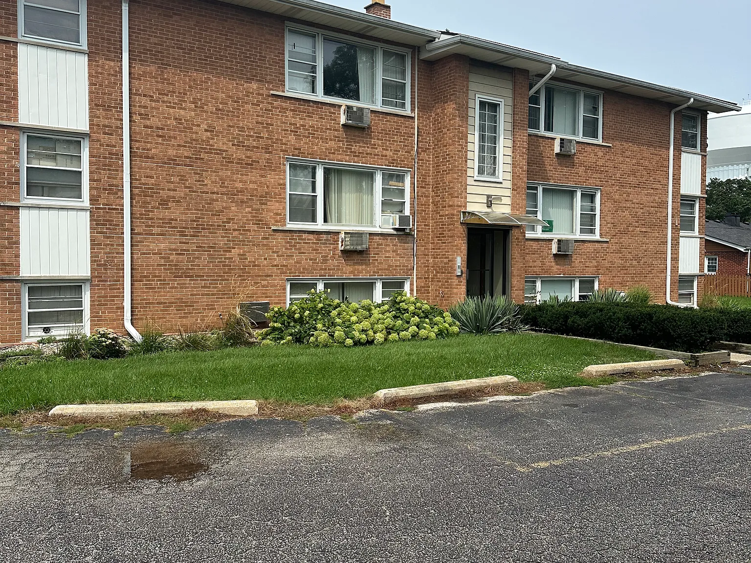 765 Dulles Rd — Photo 2