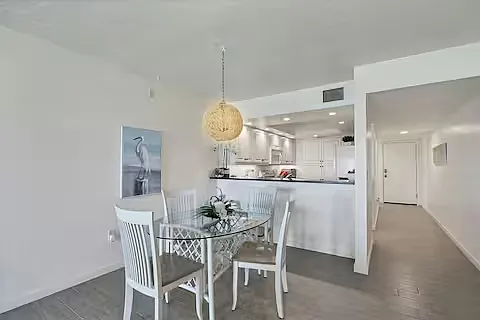 5201 Gulf Of Mexico Dr — Photo 7