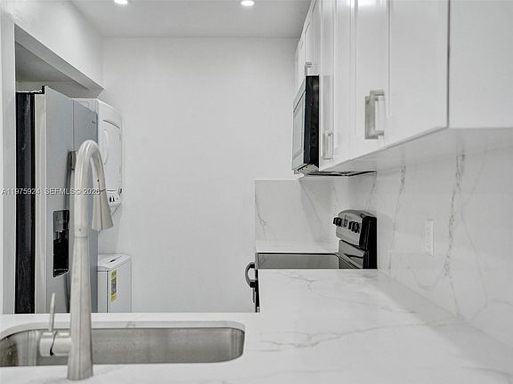 4th image of 10051 Winding Lake Rd APT 201