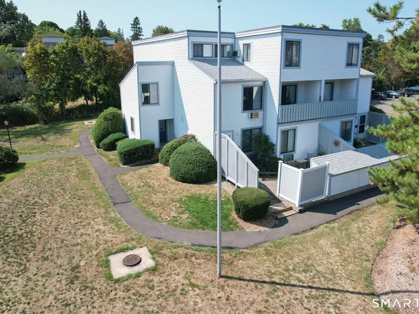 2 Hamre Ln #D, Branford, CT 06405