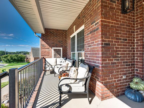 5th image of 5024 Mary Ellen Cir