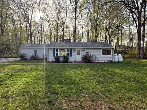 10 Old Hickory Ln, Branford, CT 06405