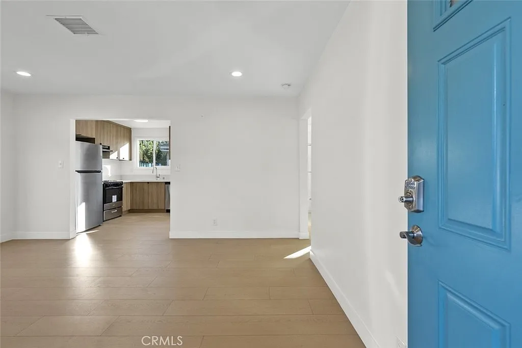 2 bed, 700 sqft, $2,850 — Photo 3
