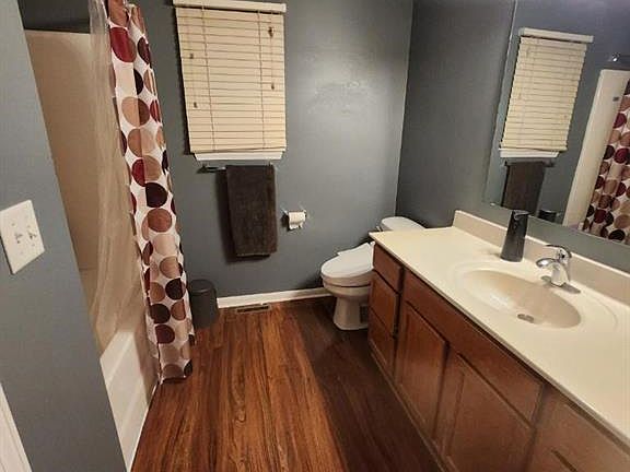 5th image of 4934 Olive St