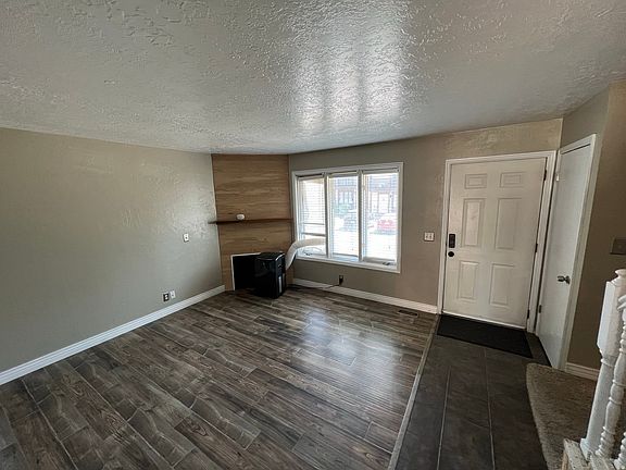 4th image of 861 E 575 N