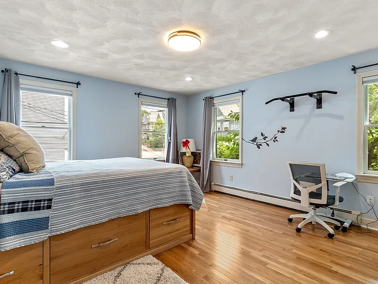 14 Belmont St #A — Photo 8