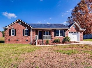 6860 Kelly Coltrane Dr, Randleman, NC 27317