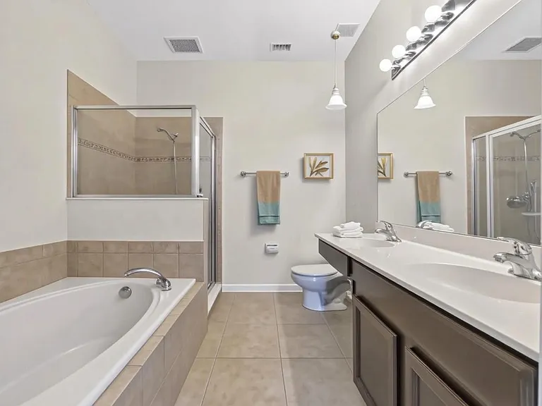 10411 Park Commons Dr — Photo 11