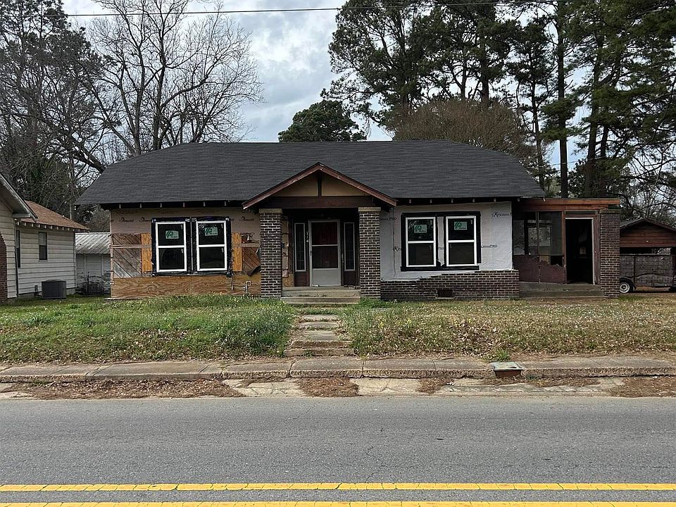 1st image of 714 E 3rd St