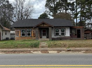 714 E 3rd St, Hope, AR 71801