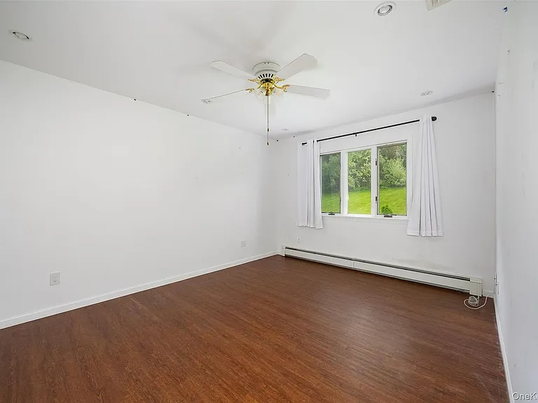 921 W Dover Rd — Photo 19