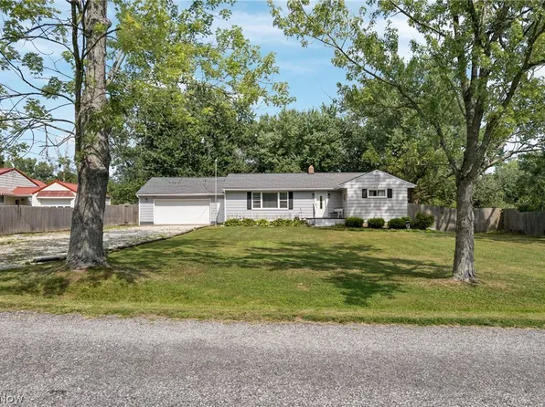 2985 Carl St, Barberton, OH 44203
