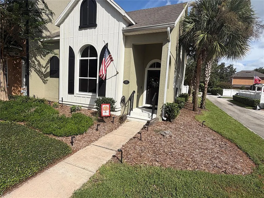 3 bed, 3.0 bath, 1675 sqft, $2,300 — Photo 2