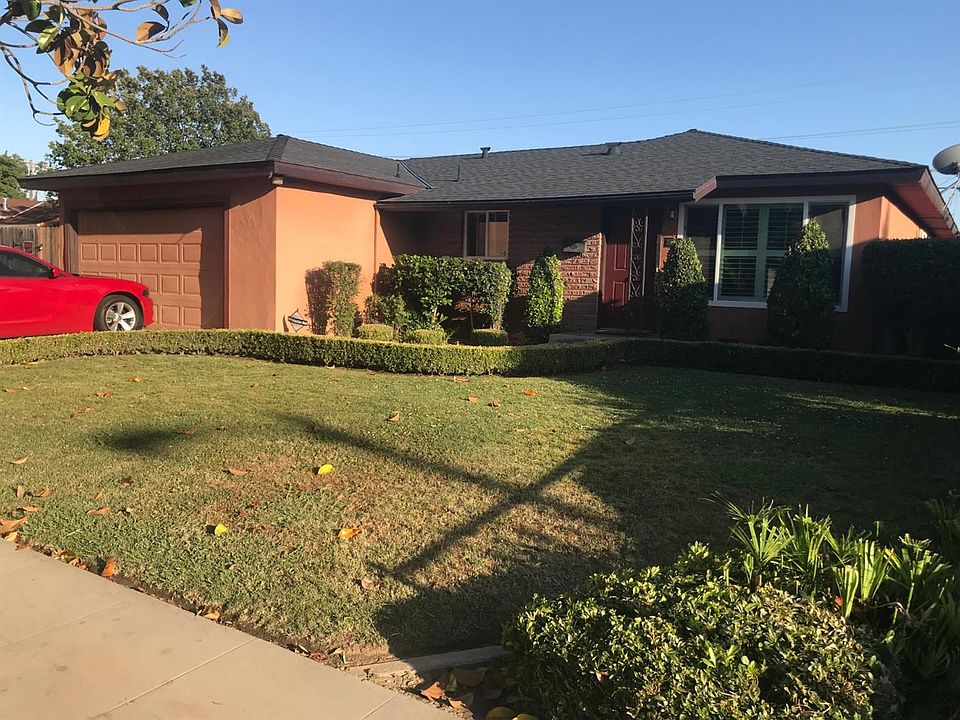 2nd image of 4462 E Ashcroft Ave