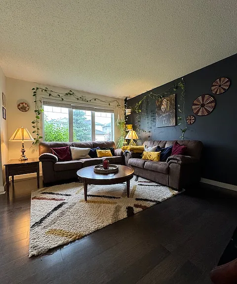 135 Ashworth Cres — Photo 4