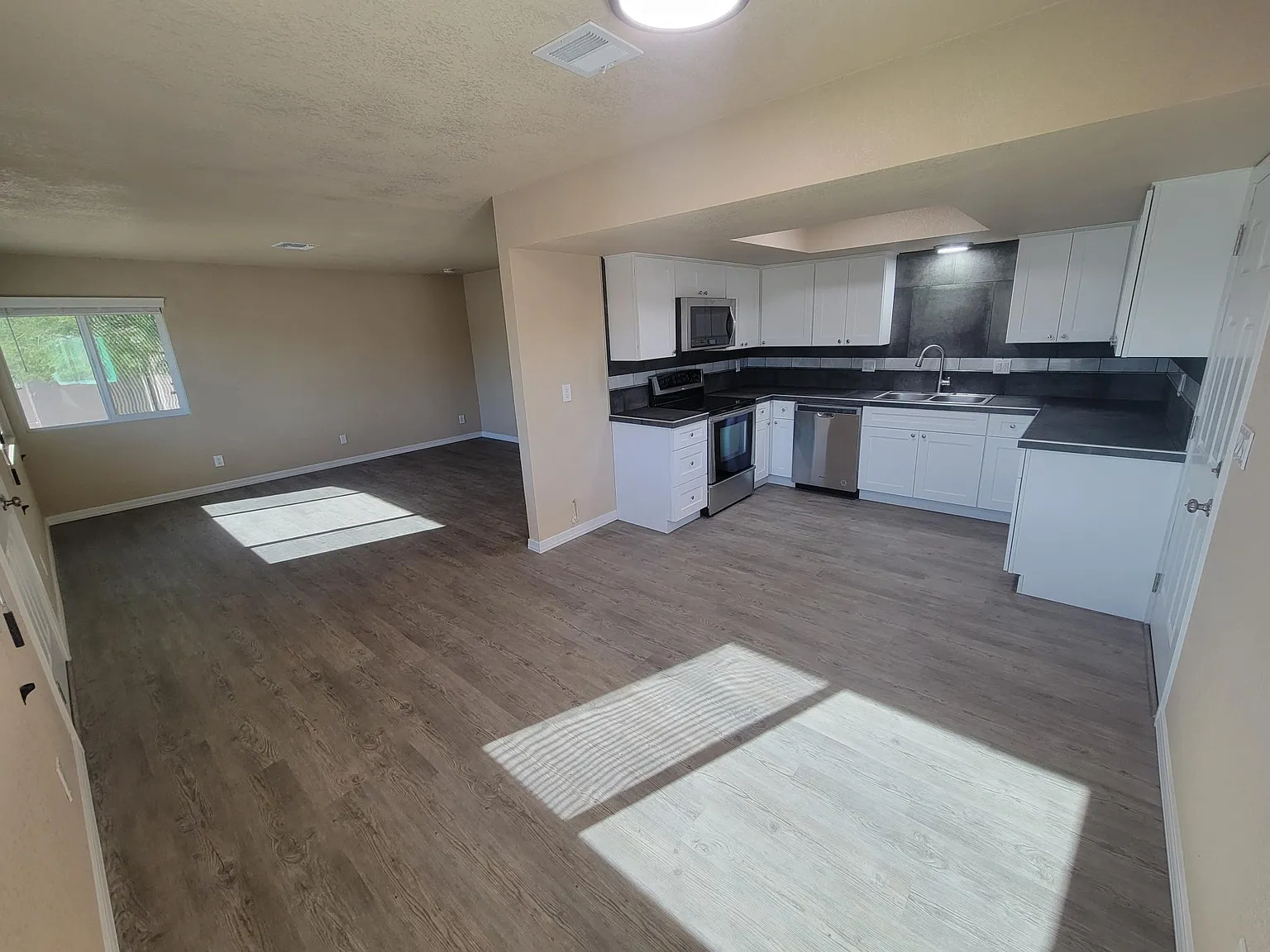 2 bed, 900 sqft, $1,200 — Photo 1
