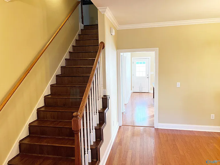470 Shamrock Dr — Photo 9