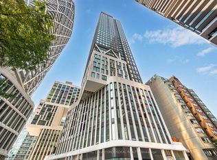 238 Simcoe St #802, Toronto, ON M5T 0E2