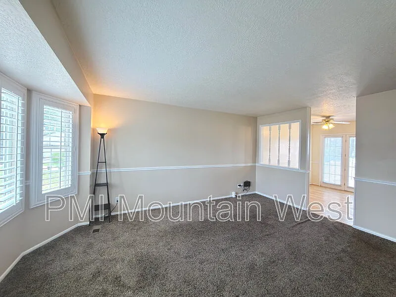 Building Photo - 1020 E 1275 N