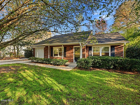 4th image of 3221 Hemlock Road