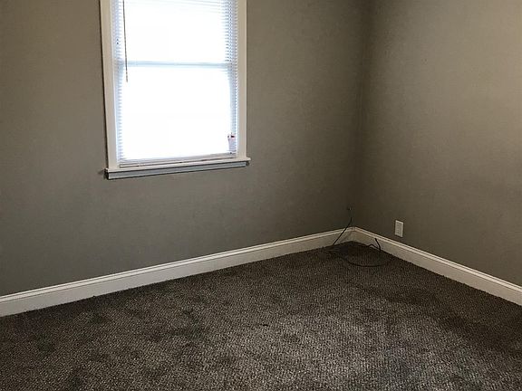 5th image of 725 Kent Dr APT A