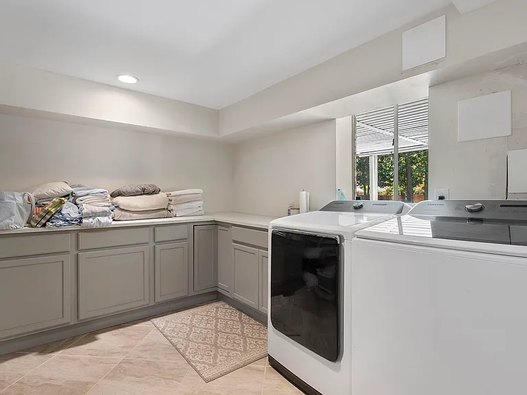 4470 Chatworth Ct NE — Photo 43