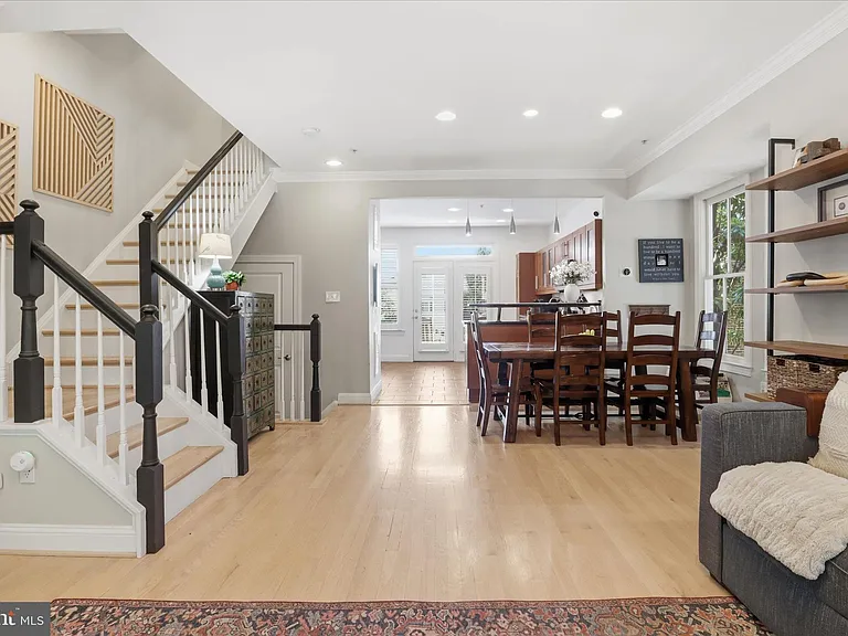 301 S Henry St — Photo 17