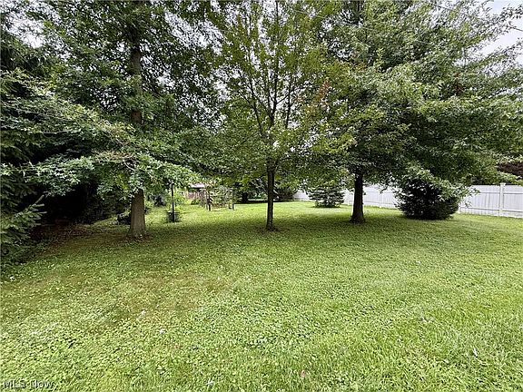 3rd image of 6057 Glen Dr SW