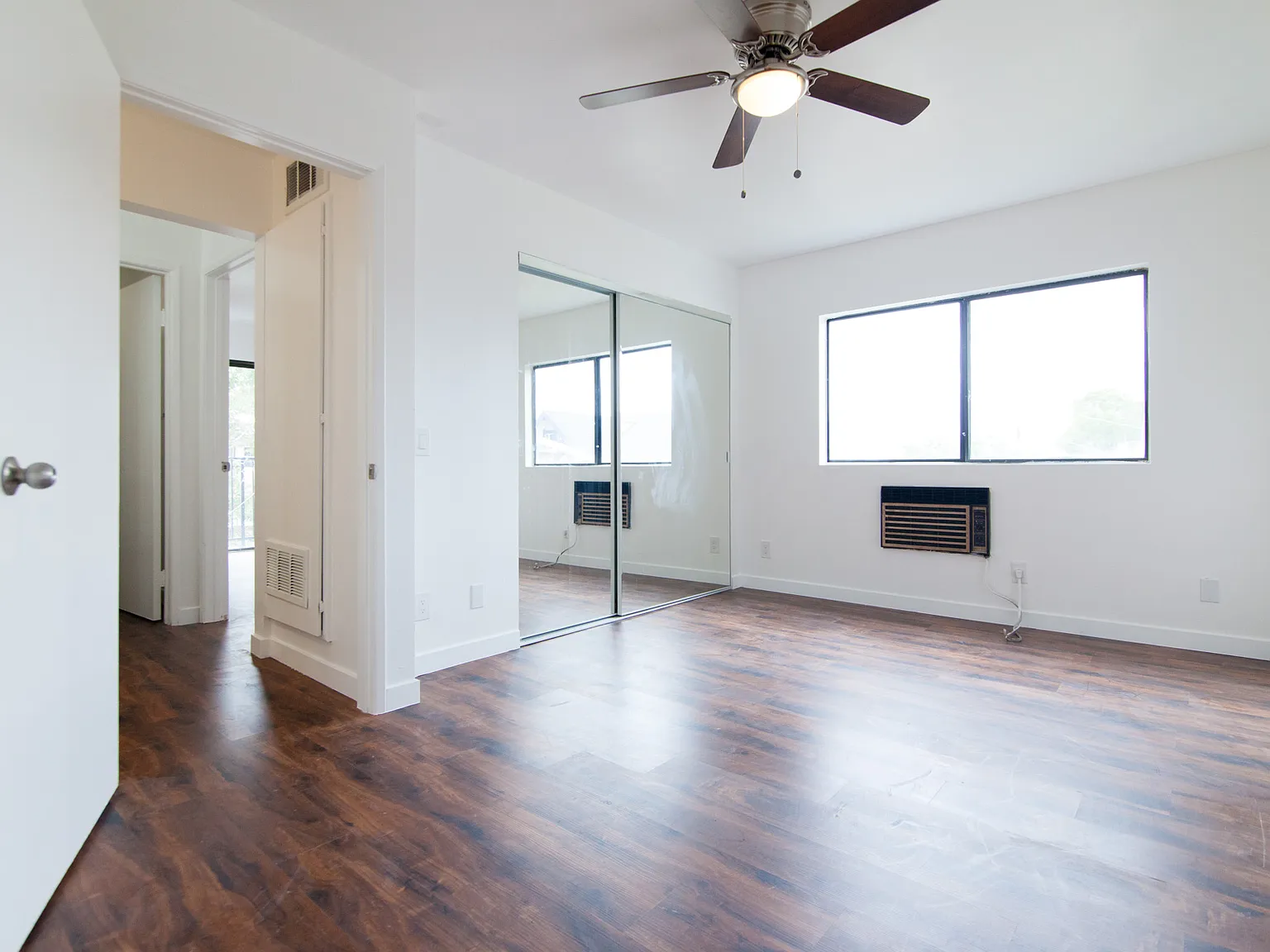 2 bed, 900 sqft, $2,695 — Photo 4