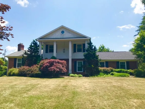 774 Sutphin Rd NW, Willis, VA 24380