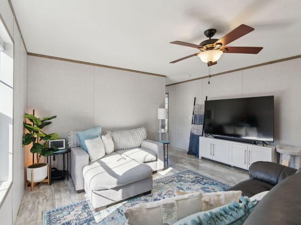 15 Ashleigh Lane, Standish, ME 04084