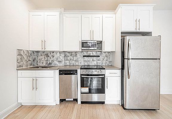 2nd image of 2025 Regent Pl #3D