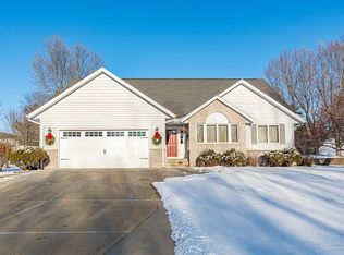 4131 Cedar Heights Trl, Center Point, IA 52213