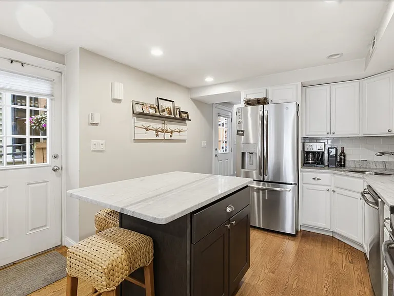 120 Elm St — Photo 5