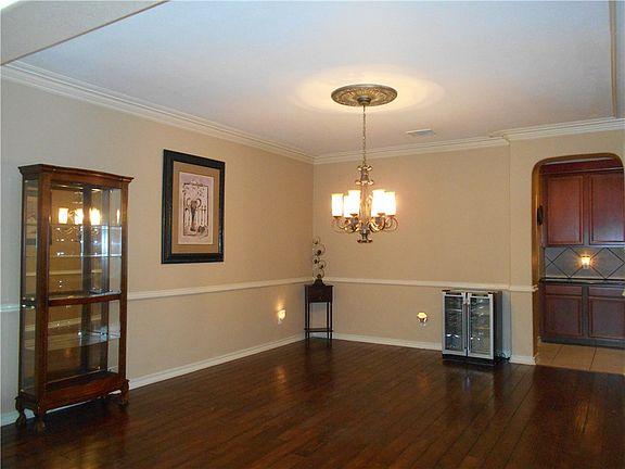 5th image of 607 Whistlers Walk Trl