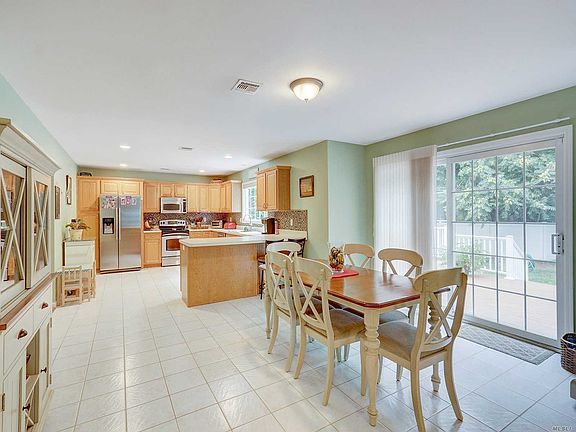 4th image of 36 Karen Ct