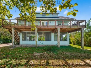 180 Grove Rd, Kemah, TX 77565