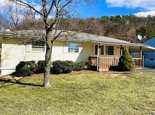 2704 Core Rd, Parkersburg, WV 26104