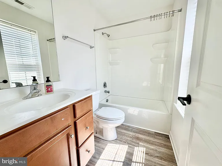 1066 Wickersham Way — Photo 15