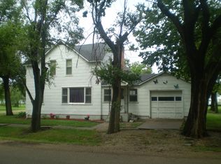 102 N Cedar St, Hope, KS 67451