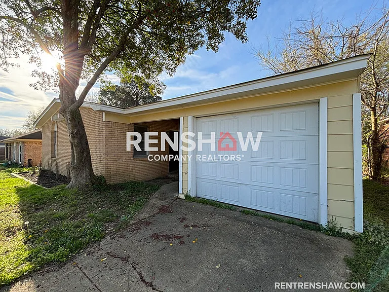 3479 Pine Ridge Ln — Photo 2