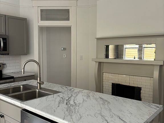 3rd image of 810 Barnard St