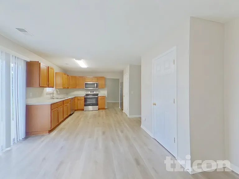 221 Meyer Ln — Photo 2
