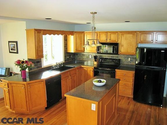 4th image of 688 Tanager Dr