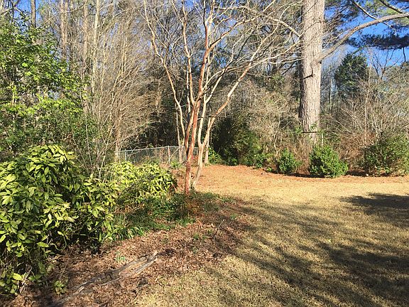 5th image of 303 Pontotoc St